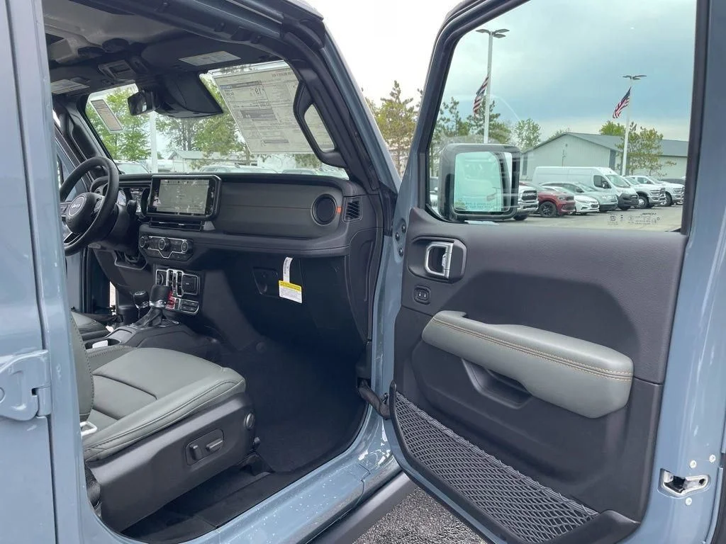 New 2026 Anvil Clear-Coat Exterior Paint Jeep Mojave X image 36