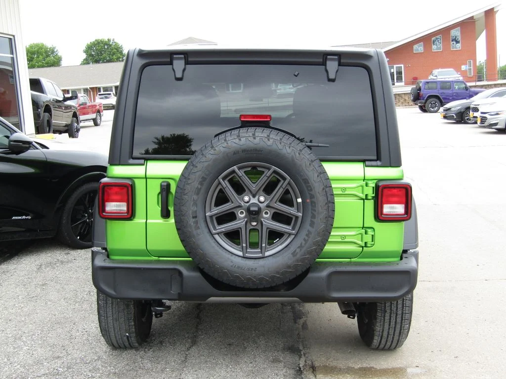 New 2026 Mojito Clearcoat Jeep Sport RHD image 4