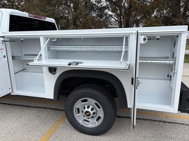 New 2025 Summit White Chevrolet WT image 13
