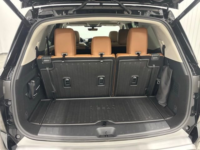 Used 2025 Black Nissan Platinum image 8