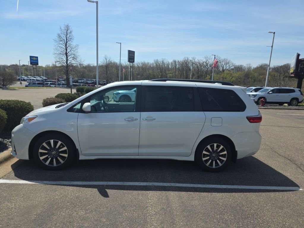 Used 2020 Toyota Sienna XLE with VIN 5TDDZ3DC8LS252058 for sale in Inver Grove Heights, Minnesota