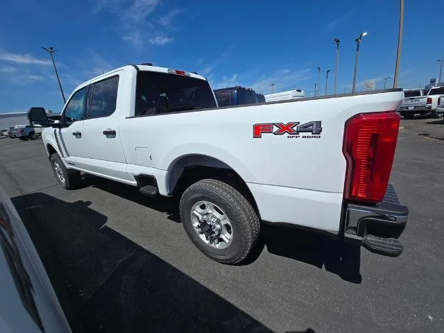 2025 Ford F-350 Super Duty XLT - Photo 40