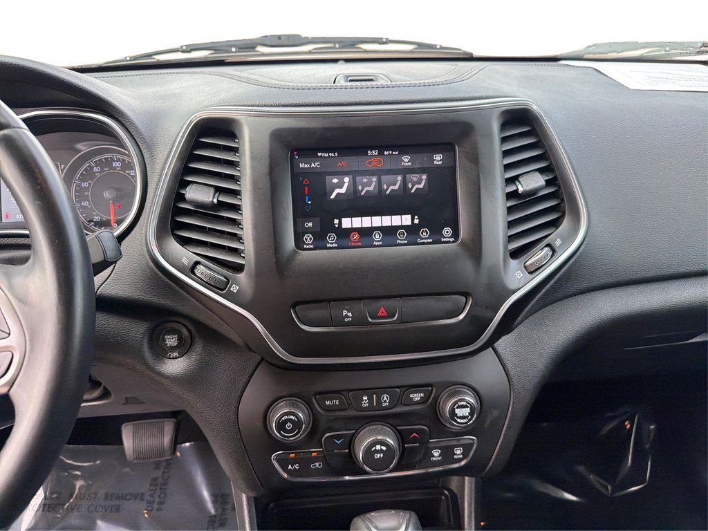 Used 2019 Velvet Red Pearlcoat Jeep Latitude Plus image 14