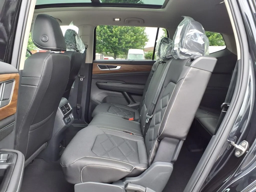 New 2026 Deep Black Pearl Volkswagen 2.0T SE w/Technology image 22