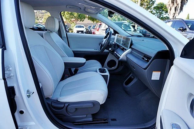 Used 2022 White Hyundai SEL image 11