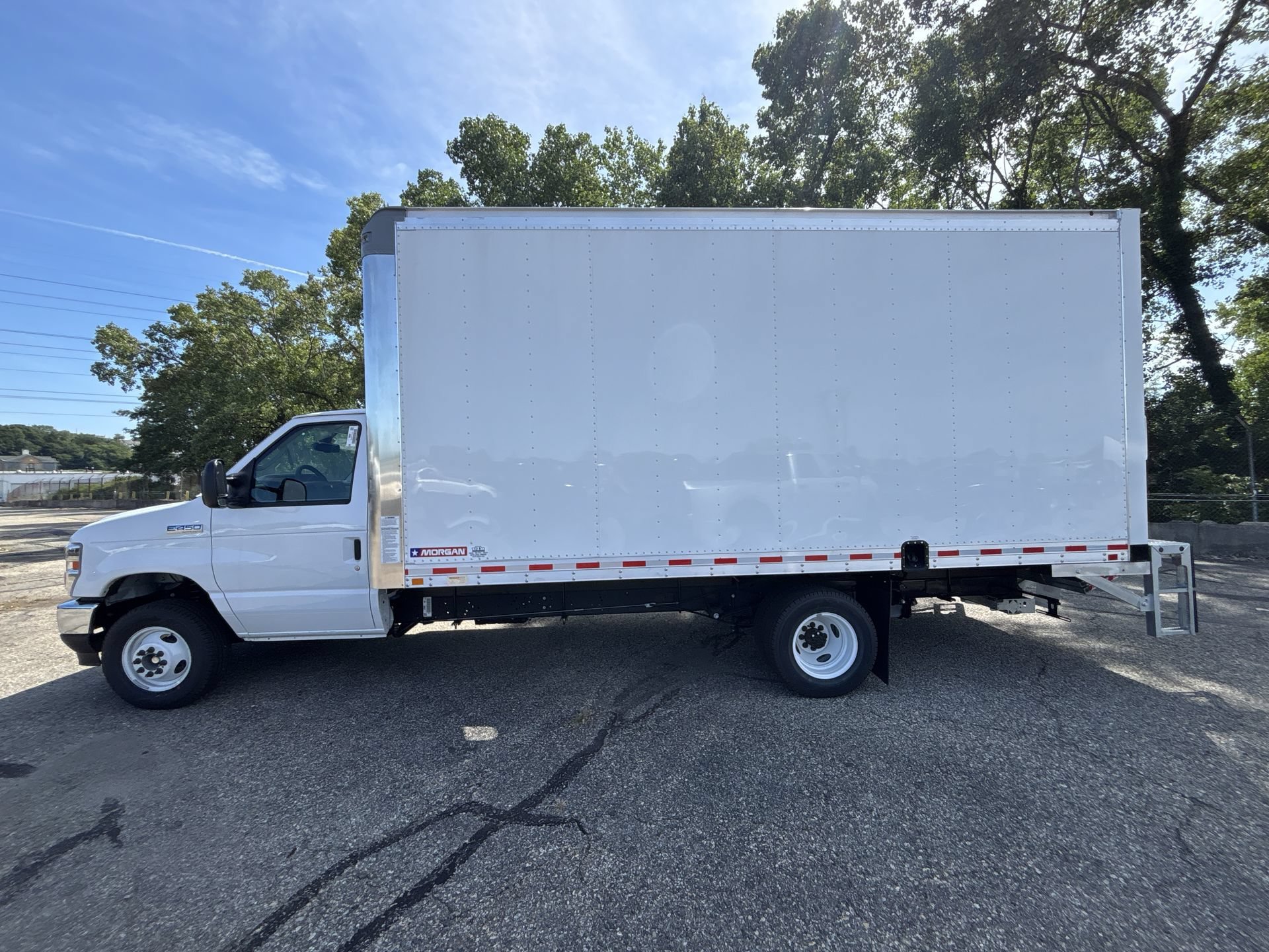 New 2027 Oxford White Ford E-450 DRW image 15