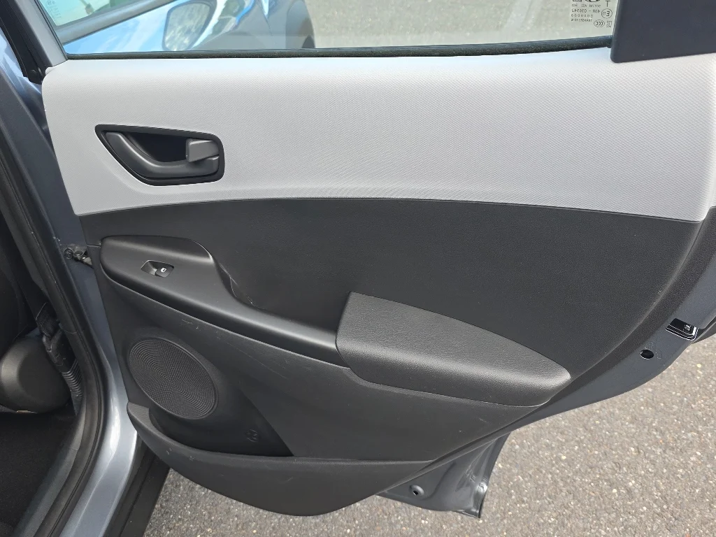 Used 2020 Sonic Silver Hyundai SE image 23