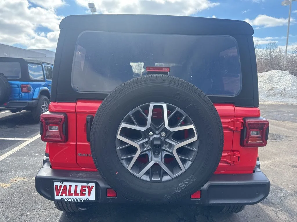 New 2025 Firecracker Red Clear-Coat Exterior Paint Jeep Sahara image 17