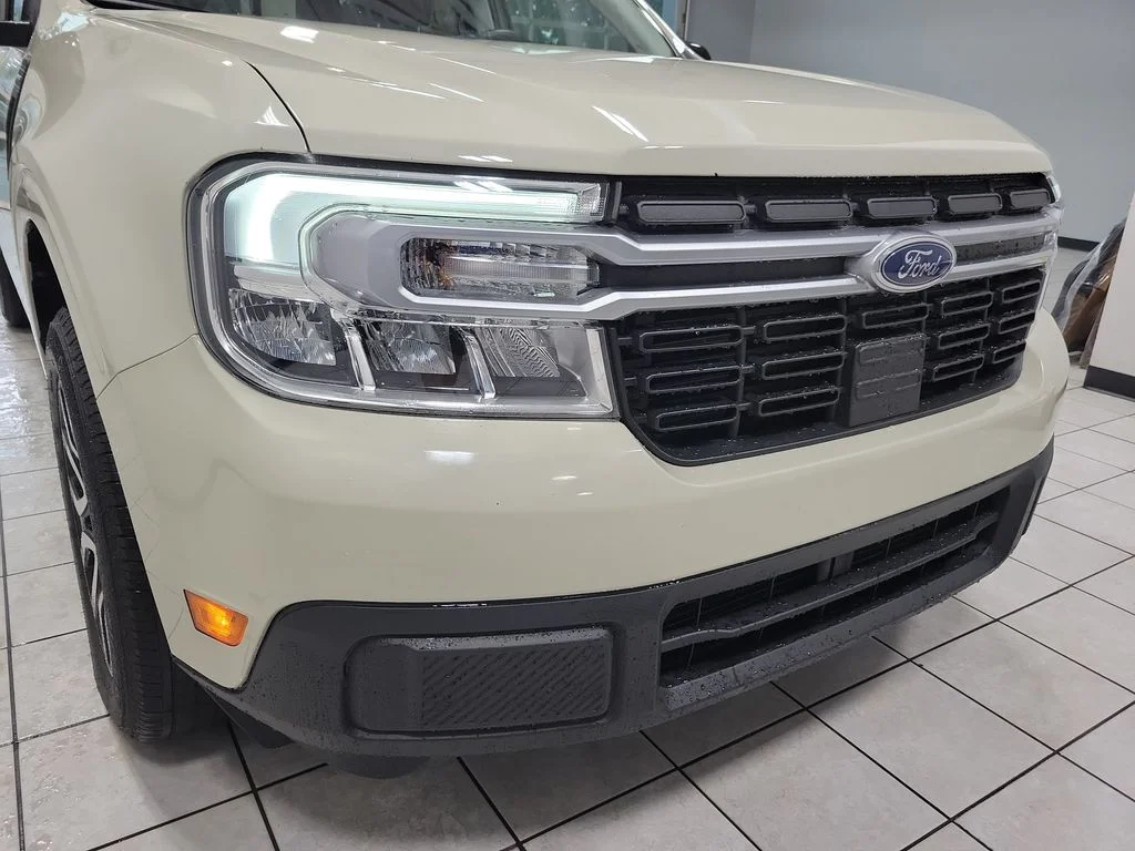 Used 2024  Ford Lariat image 23