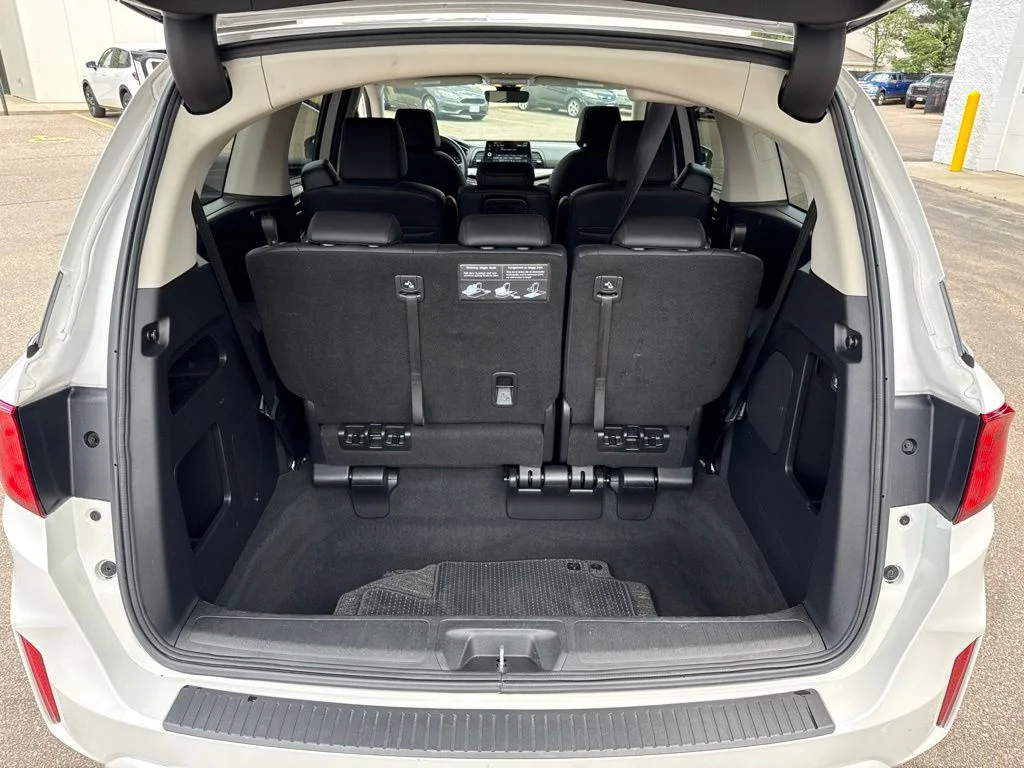 Used 2025 Platinum White Pearl Honda EX-L image 39