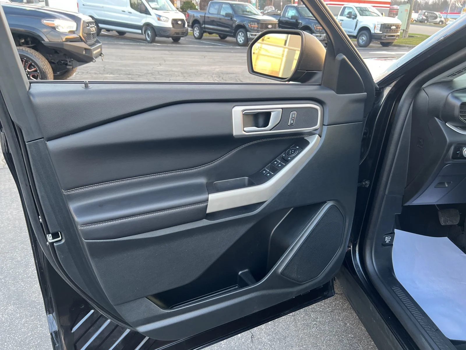Used 2023 Agate Black Metallic Ford XLT image 10