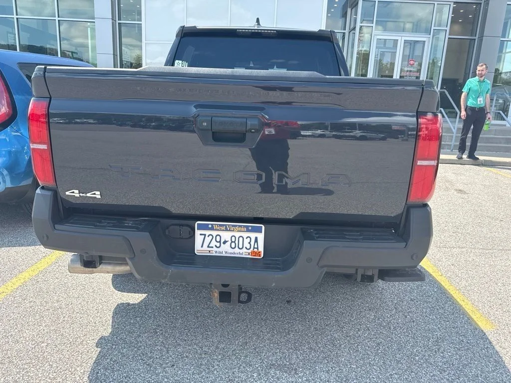 Used 2024  Toyota SR image 6