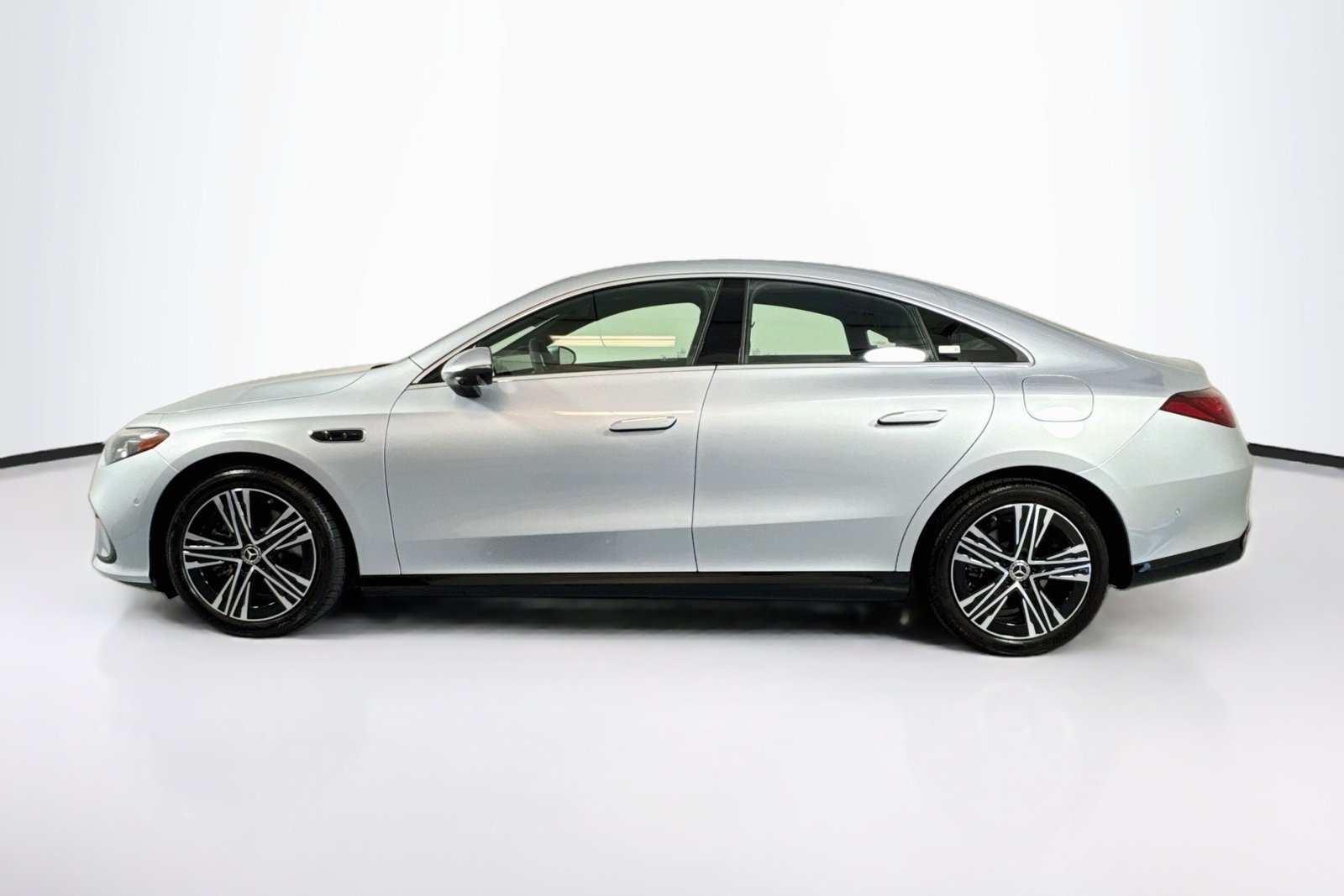 New 2027 Cirrus Silver Metallic Mercedes-Benz CLA 220 Hybrid image 8