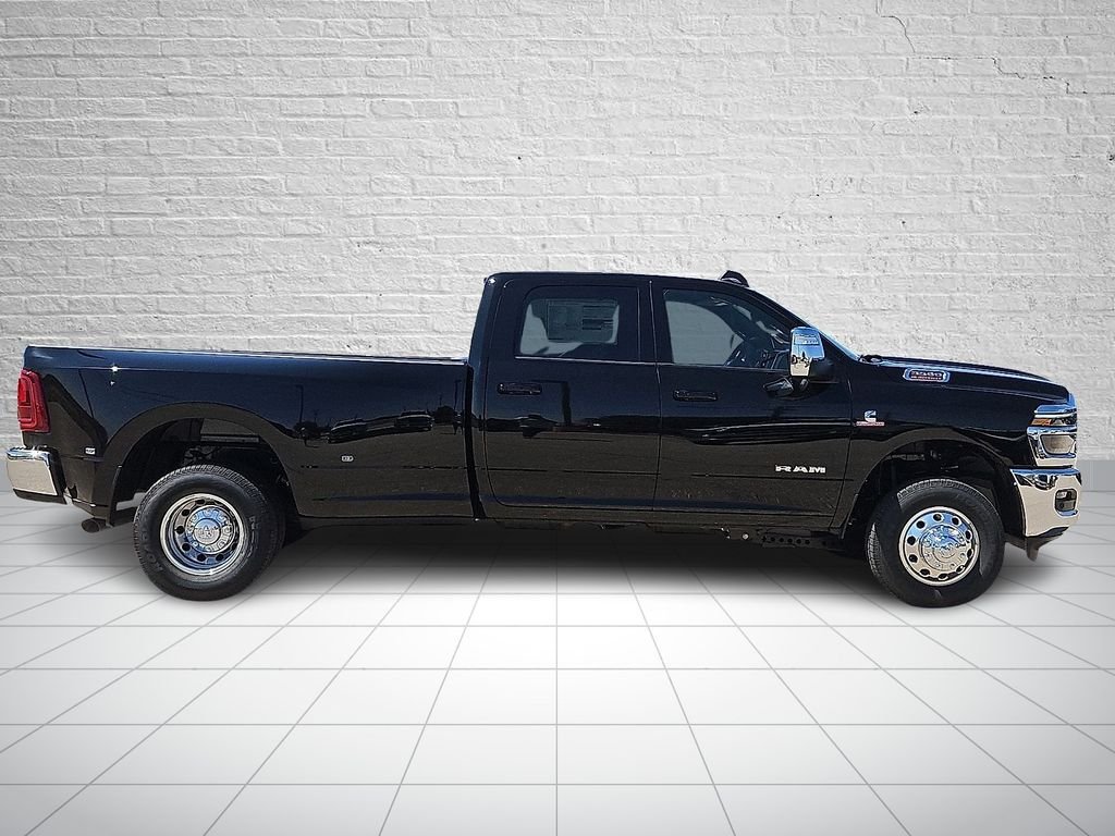 New 2026 Diamond Black Crystal Pearl-Coat Exterior Paint RAM Laramie image 5