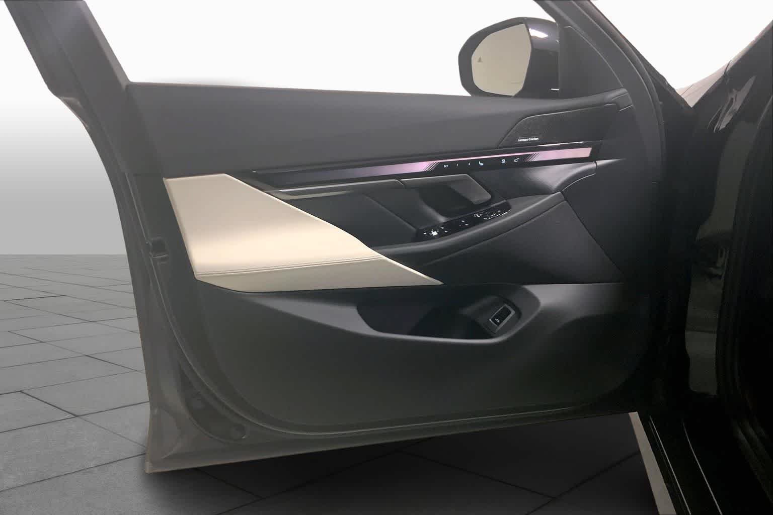 New 2026 Black Sapphire Metallic BMW 540i xDrive image 10