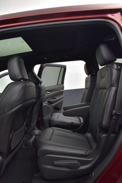 New 2026 Velvet Red Pearl-Coat Exterior Paint Jeep Limited image 8