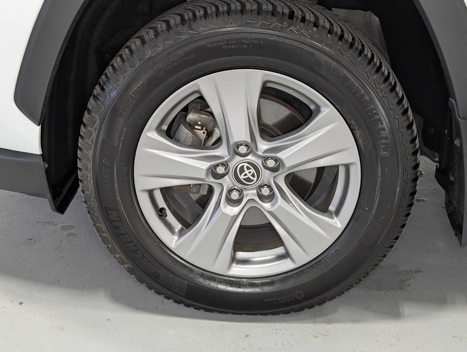 Used 2023 Ice Cap Toyota XLE image 3