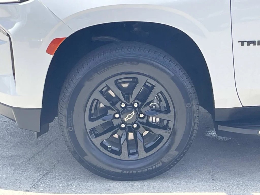 Used 2024 Summit White Chevrolet LT image 7