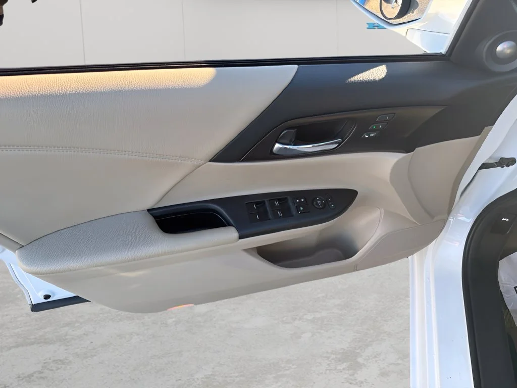 Used 2014  Honda EX-L image 15