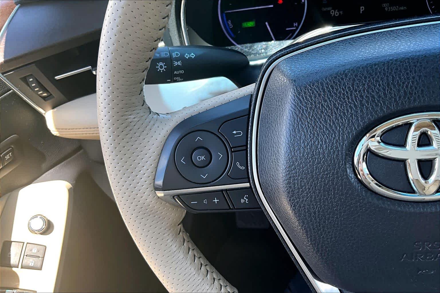 Used 2019 Wind Chill Pearl Toyota Hybrid Limited image 22