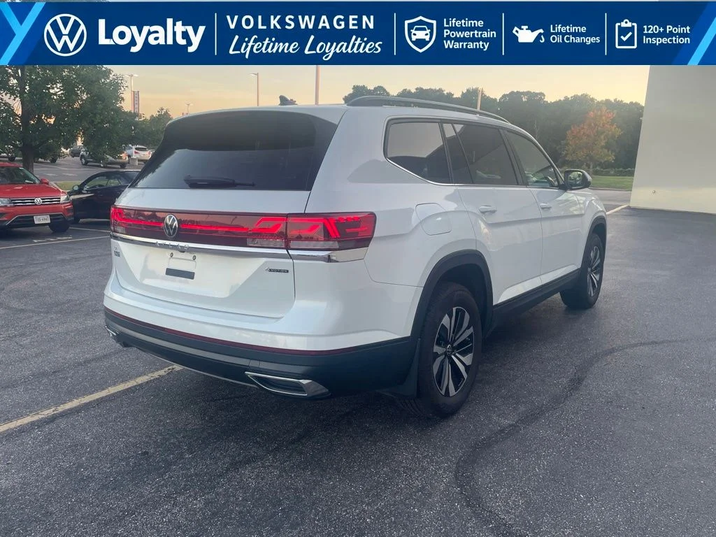 Used 2026 White/off-white Volkswagen SE image 5