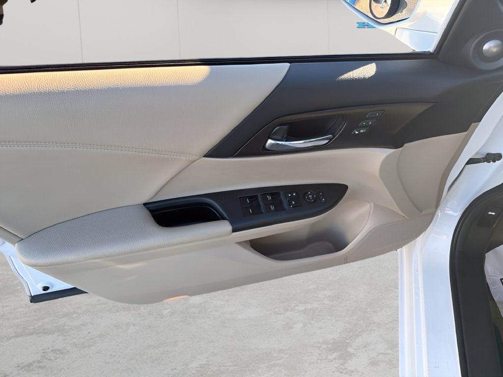 Used 2014  Honda EX-L image 15