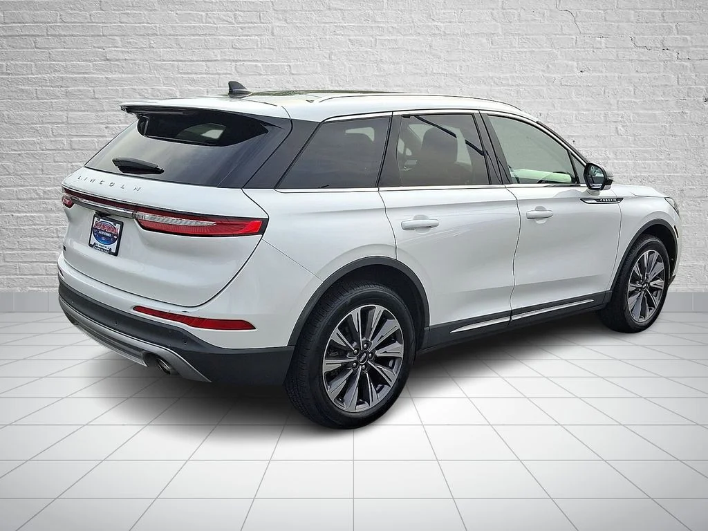 Used 2020 White Lincoln Reserve image 4