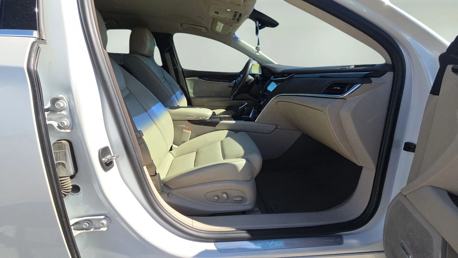 Used 2016 White Cadillac Luxury image 13