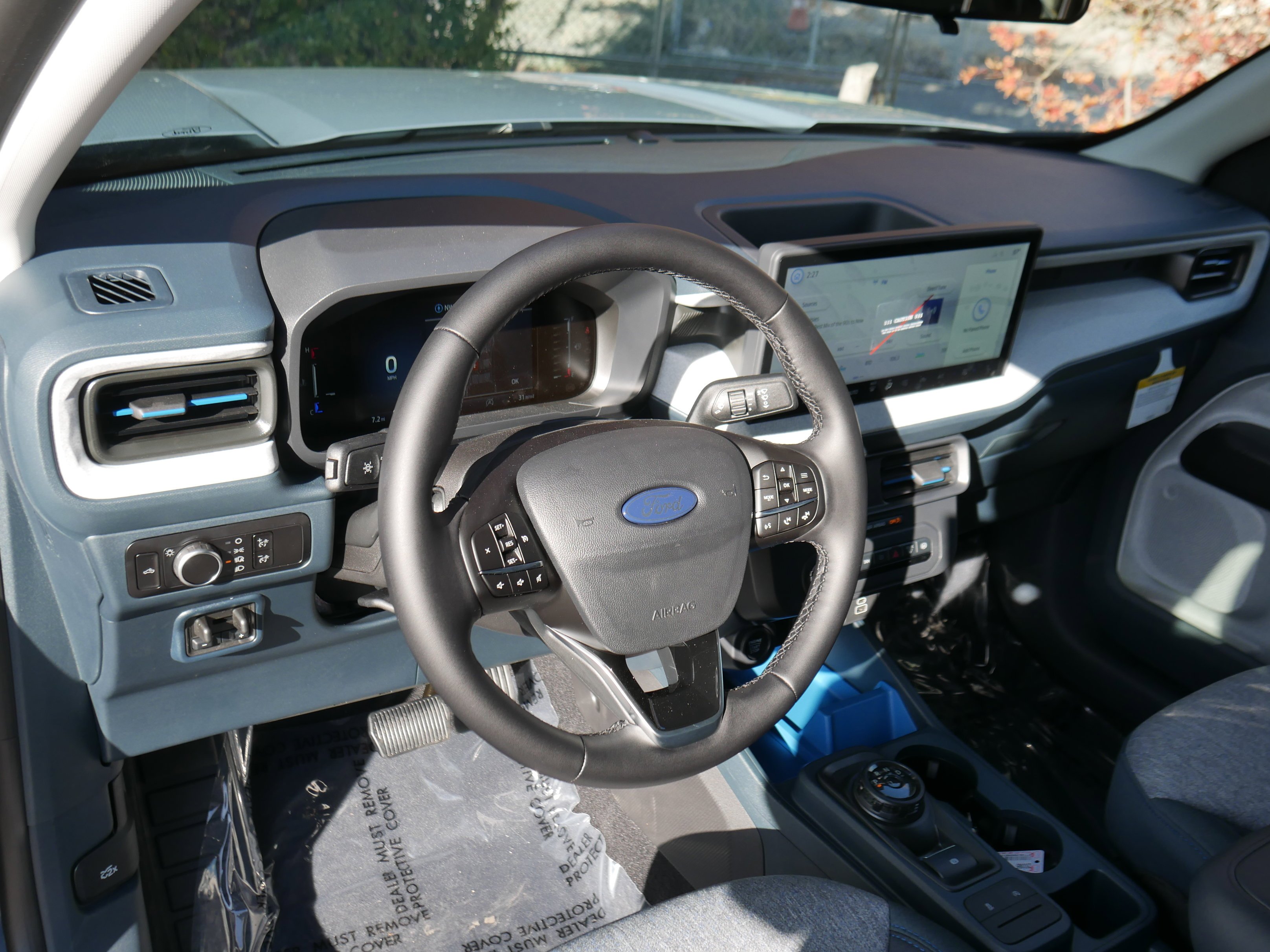 New 2025 Azure Gray Metallic Tri-Coat Ford XLT image 4