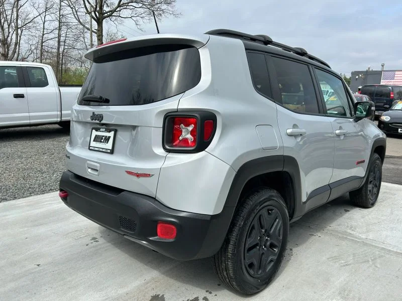 2018 Jeep Renegade Trailhawk - Photo 11