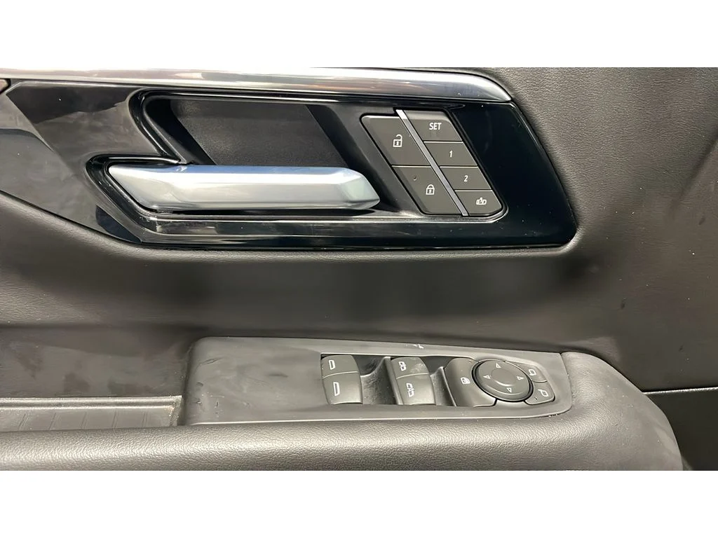 Used 2025 Sterling Gray Metallic Chevrolet Z71 image 15