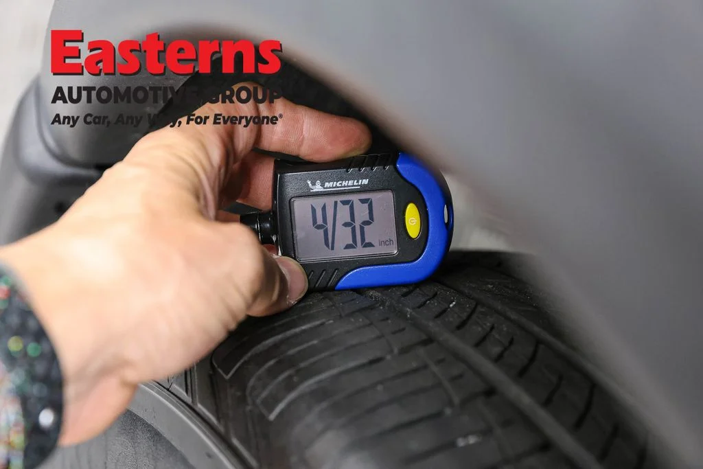 Used 2023 Red Nissan SV image 30
