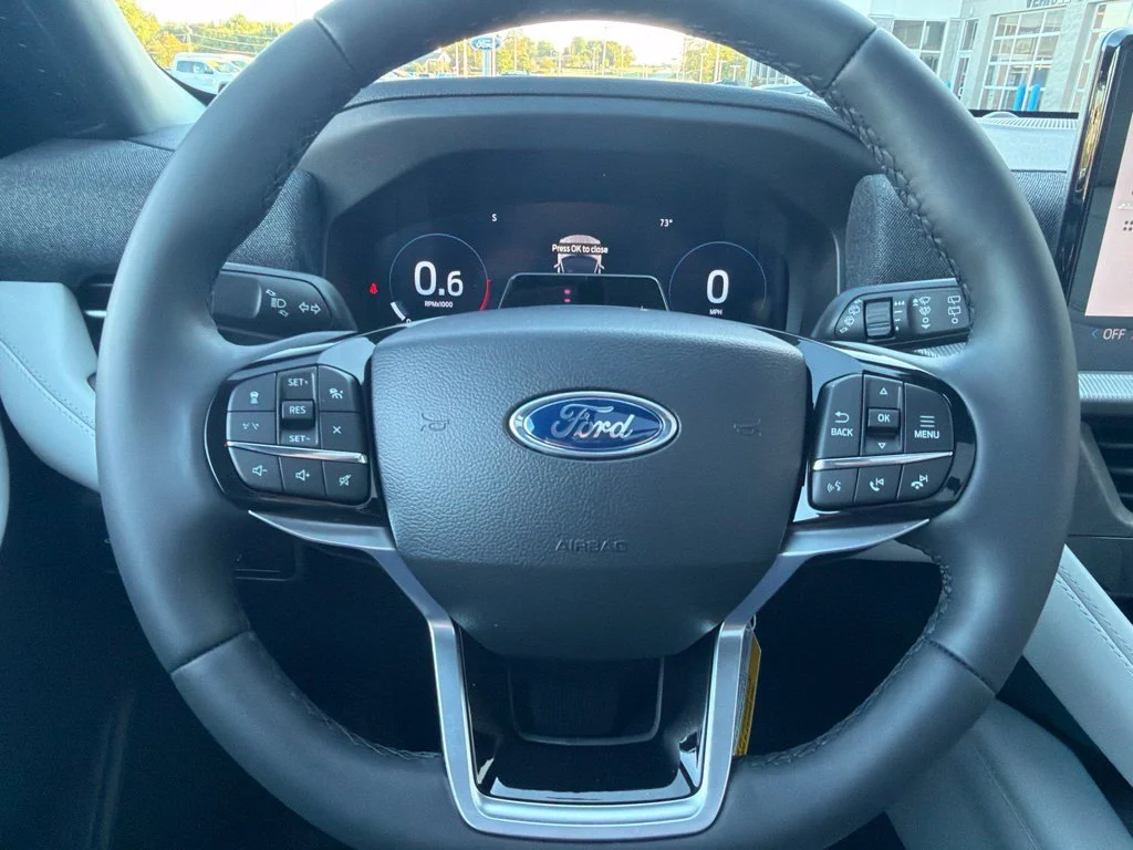 New 2027 Star White Metallic Tri-Coat Ford Platinum™ image 25