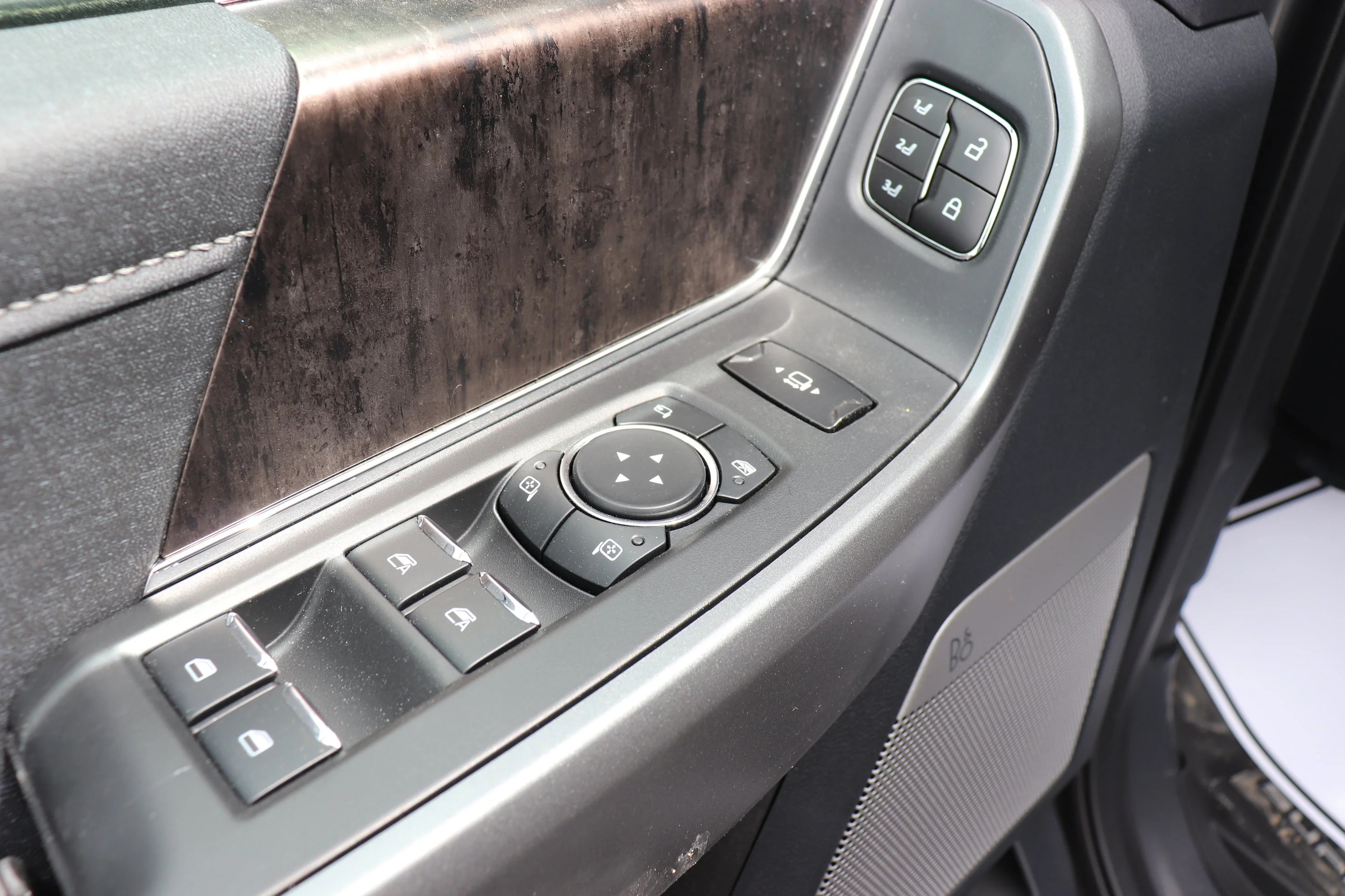New 2026 CARBONIZED GREY METALLIC Ford LARIAT image 10
