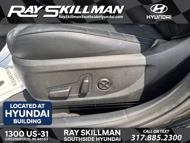 Used 2016 Black Kia EX image 13