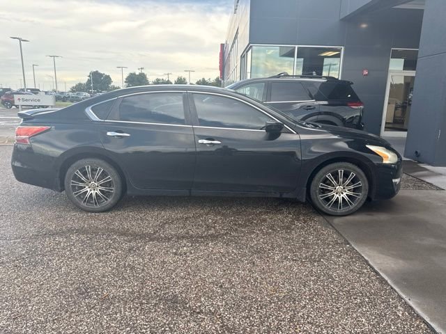 Used 2015 Black Nissan 2.5 S image 2