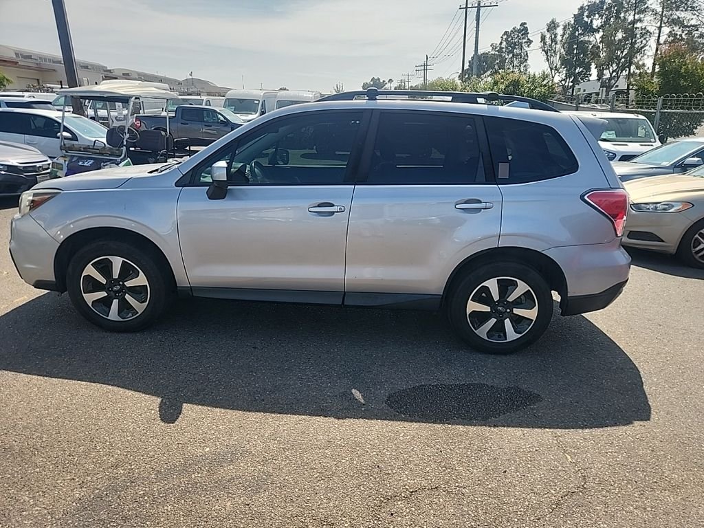Used 2017 Silver Subaru 2.5i Premium image 9