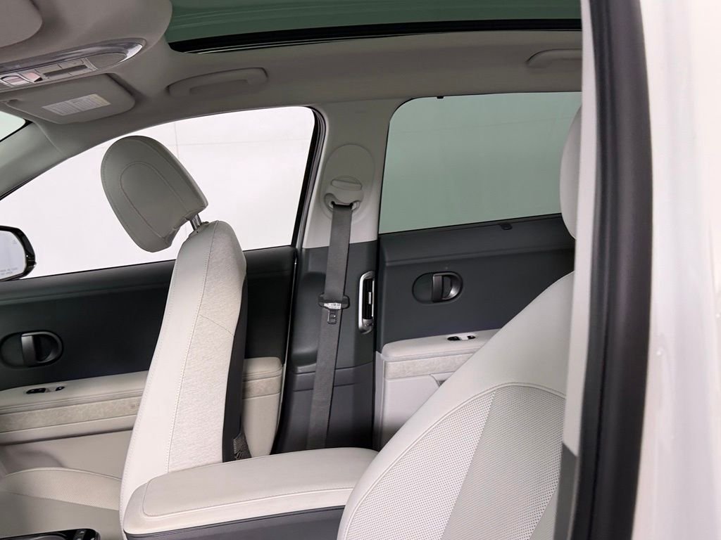 Used 2025 White Hyundai Limited image 23