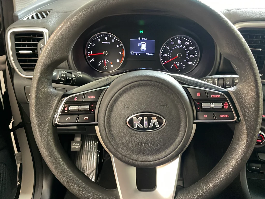 Used 2022 White Kia LX image 38