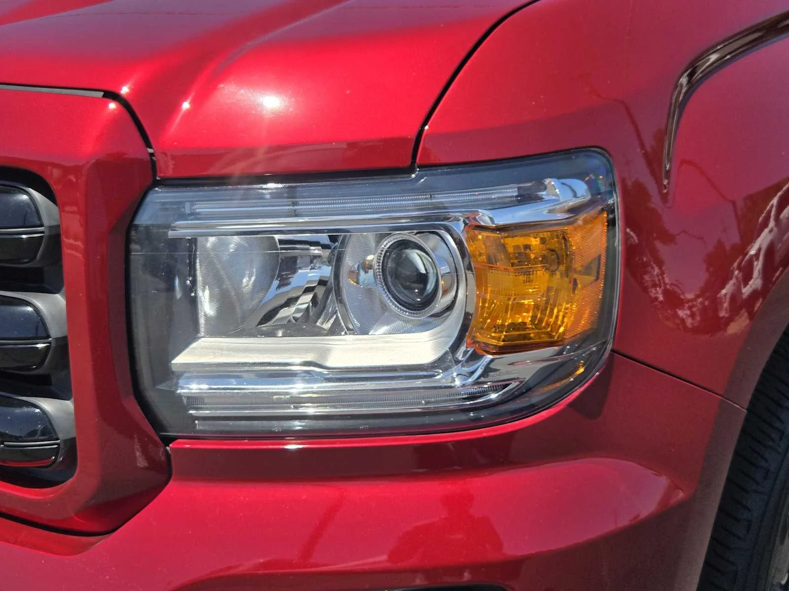 Used 2020 RED QUARTZ TINTCOAT GMC 4WD SLE image 9