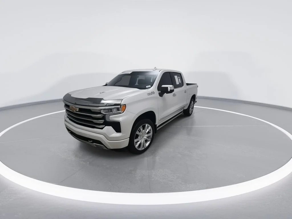 Used 2023 Beige Chevrolet High Country image 5