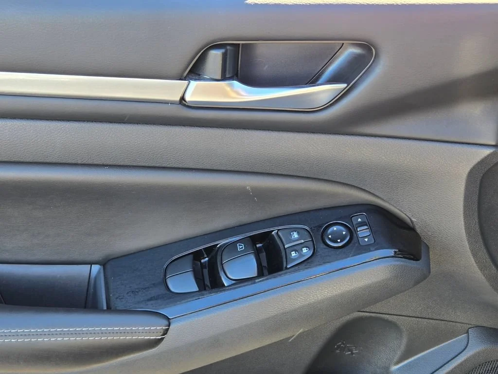 Used 2023 Gun Metallic Nissan 2.5 SV image 17