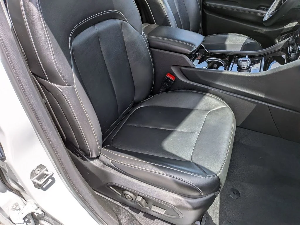 Used 2023 White Jeep Limited image 31