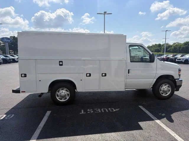 New 2027 Oxford White Ford E-350 SRW image 28