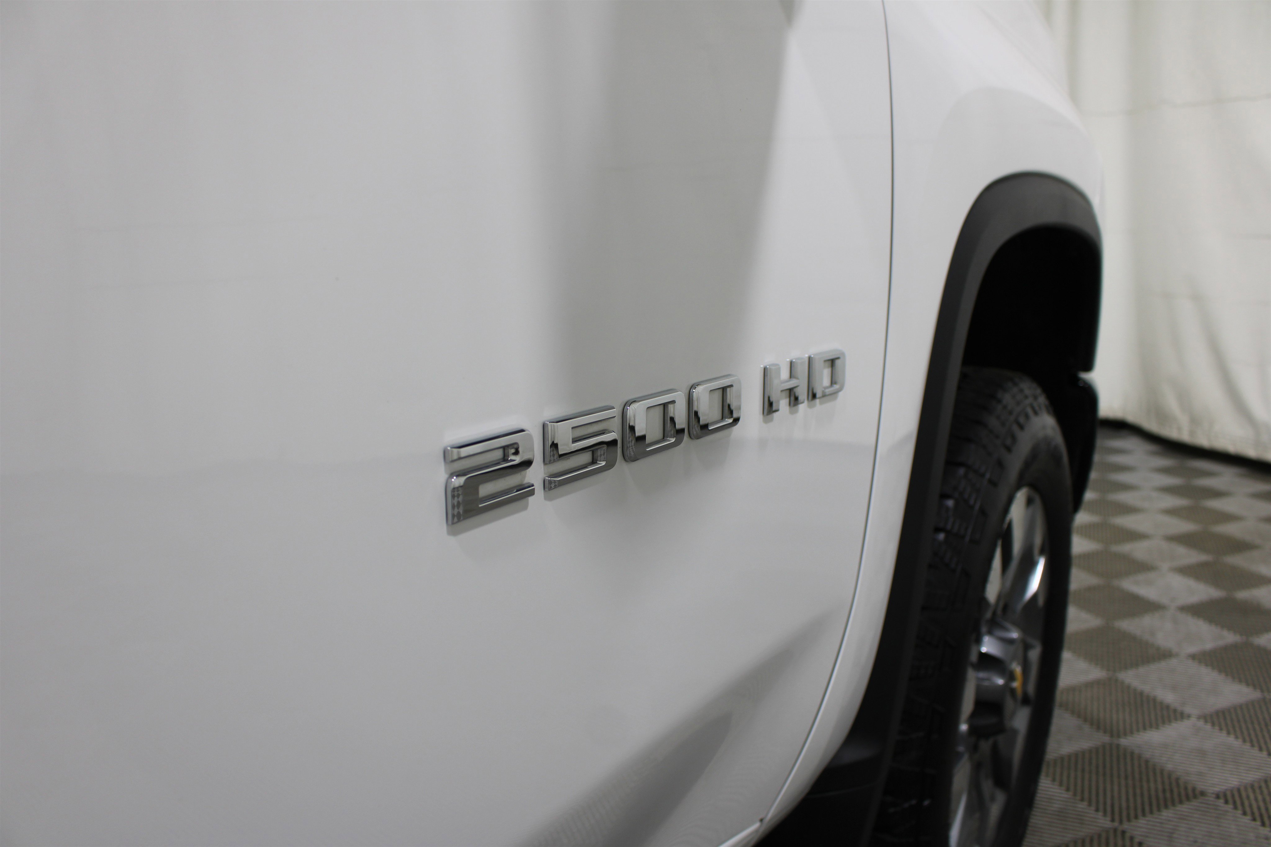 Used 2025 Summit White Chevrolet Custom image 25