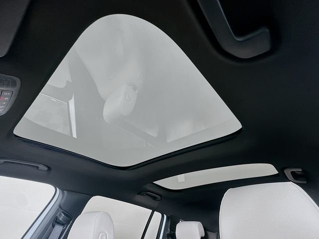New 2026 Polar White Mercedes-Benz GLB 250 image 21