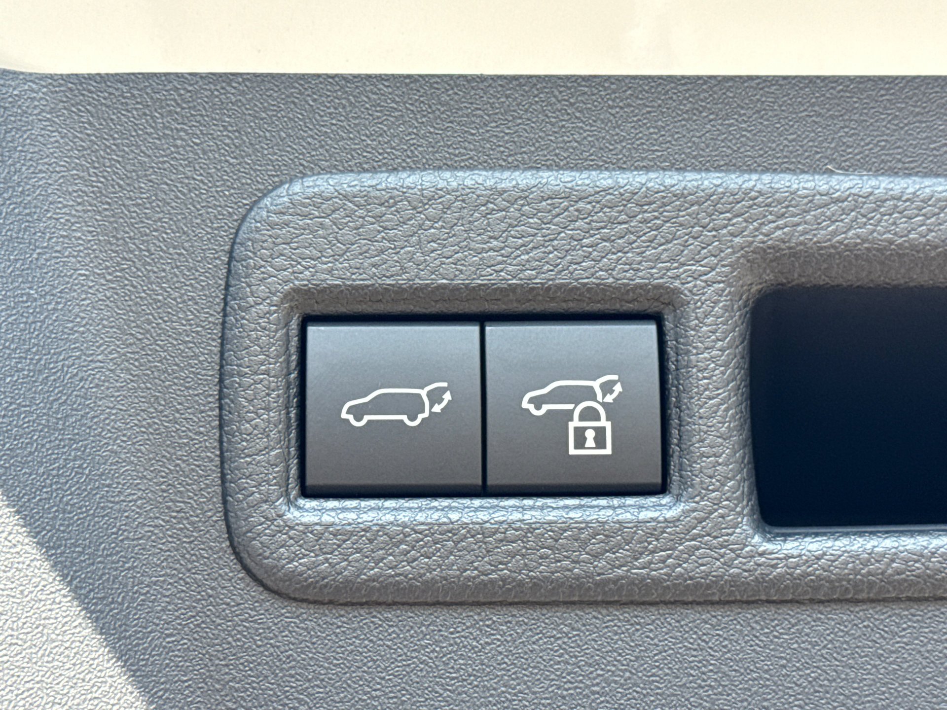 New 2026 Wind Chill Pearl <sup>1</sup> Toyota  SE image 13