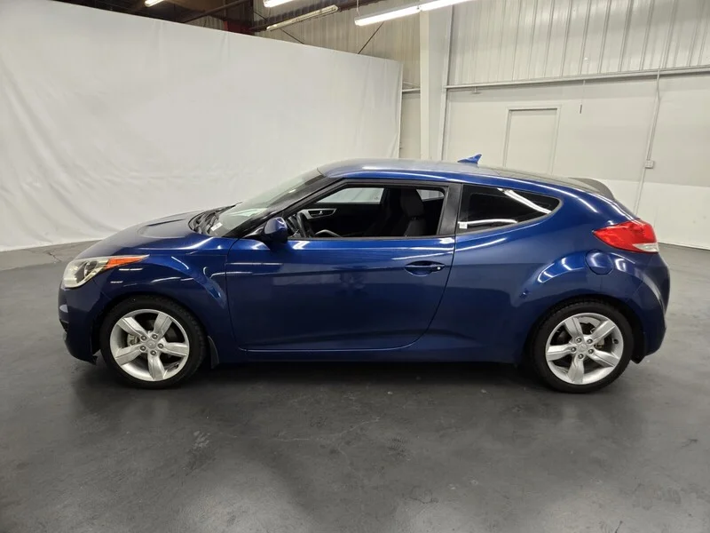 Used 2015 Pacific Blue Pearl Hyundai 3DR CPE AT image 2