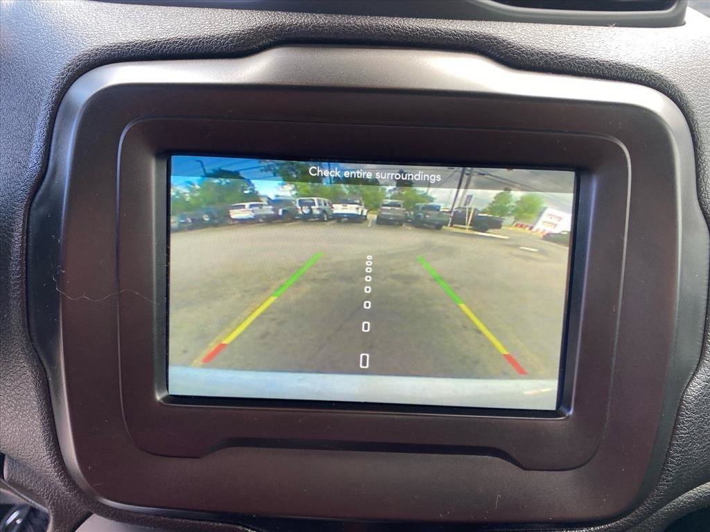 Used 2020 Glacier Metallic Clearcoat Jeep Latitude image 15