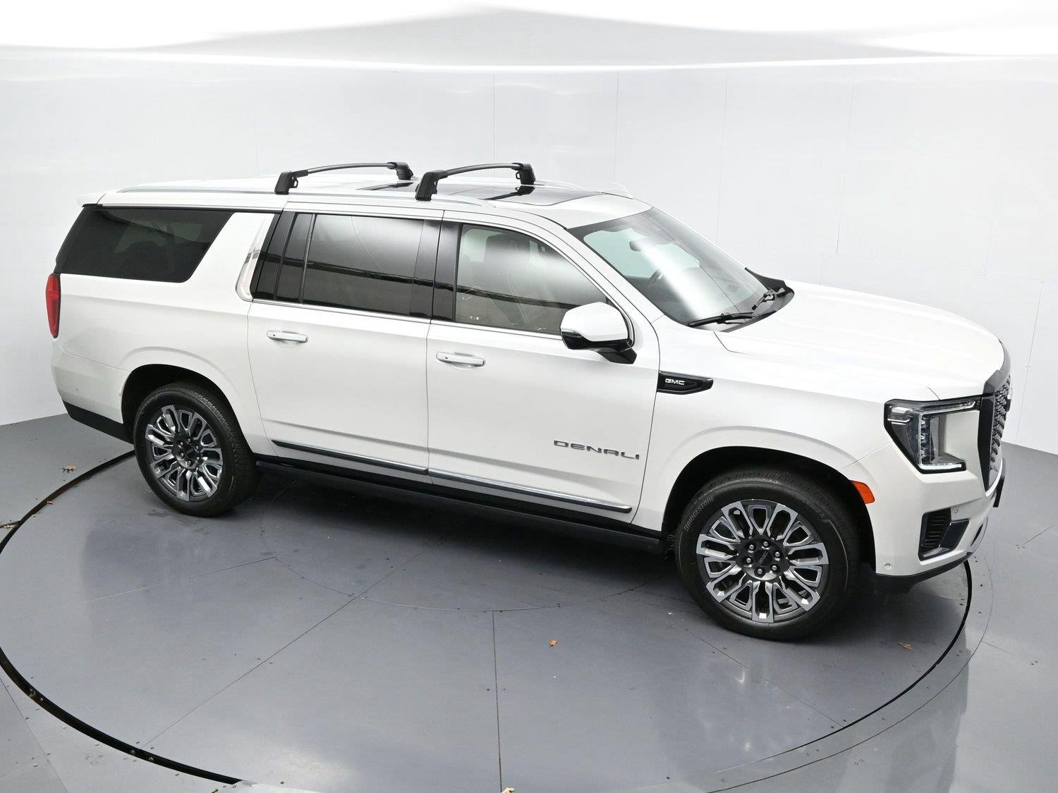 Used 2023 WHITE FROST TRICOAT GMC Denali Ultimate image 42